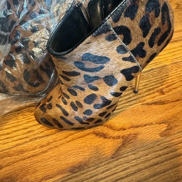 Leopard Print Women's Ankle Booties - 5M - Picture 6 of 7